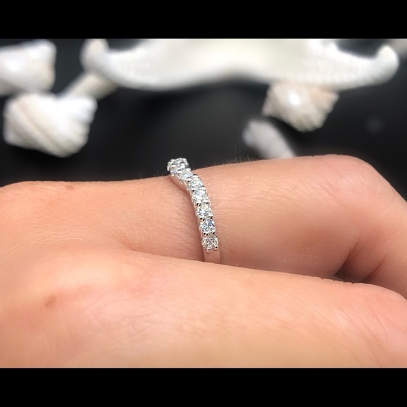 Half curved band with 2mm moissanite - Picture 3 of 9